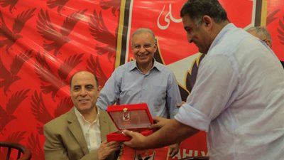 صور.. إقبال كبير على ندوة 