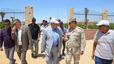 محافظ الإسماعيلية يتفقد مشروع مركز شباب قرية الأمل