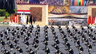 الموسيقى العسكرية تعلو الكلية الحربية بحضور الرئيس السيسي