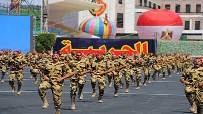 استعراض مهارات طلاب الكليات العسكرية في حفل تخرجهم