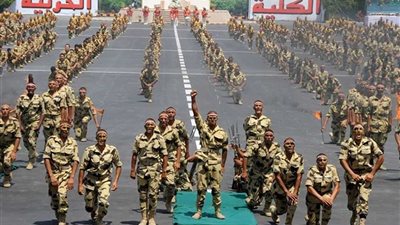 خريجي الكليات العسكرية يؤدون حلف اليمين أمام الرئيس السيسي