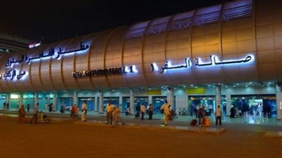 استقبال شحنة مشعة لـ علاج السرطان بمطار القاهرة 