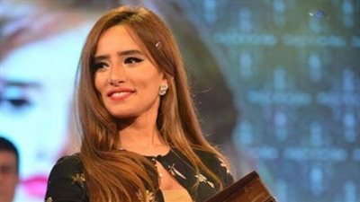 زينة تحتفل بعيد ميلاد شقيقها على طريقتها الخاصة 