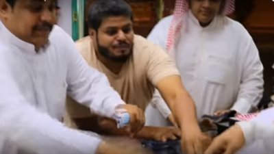 فيديو| سعودي يخدع أهالي الإسكندرية بزي صعيدي ويشعل السوشيال ميديا