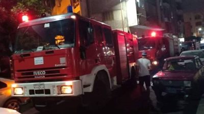 صور.. السيطرة على حريق هائل بـ إحدى المولات التجارية في الموسكي 