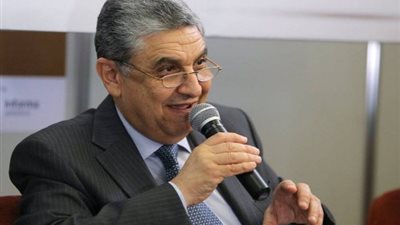 محمد شاكر يوضح عقبات قطاع الكهرباء وأسباب انقطاع التيار... تعرف عليها