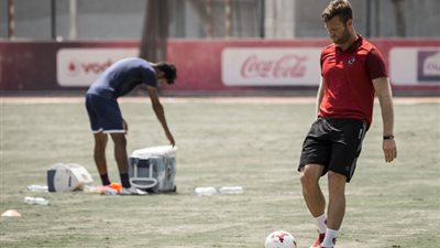 تدريبات قوية للاعبي الأهلي الغائبين عن مواجهة تاونشيب