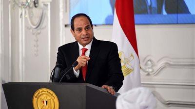 الرئيس السيسي يجتمع مع رئيس الوزراء ووزيرة الصحة 