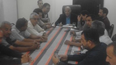 رئيس مركز سمالوط يناقش حل مشكلة المواقف العشوائية