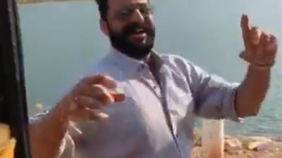 فيديو.. مانع بن شلحاط يخوض تحدي كيكي بطريقة مضحكة 