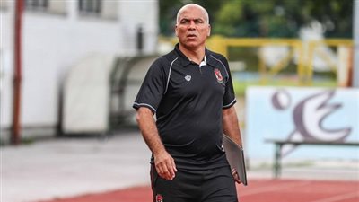 مدرب الأهلي يعاين ملعب مباراة تاونشيب