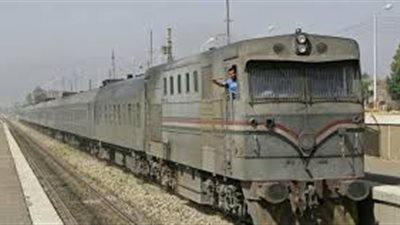 إصابة شخصين سقطا من قطار الصعيد المميز 