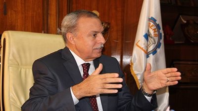 محافظ قنا لـ