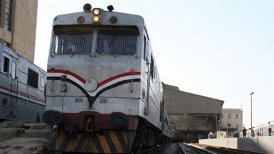  قطار الصعيد يصدم نقاشا في مركز الواسطى