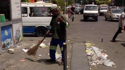 صور.. حملات موسعة لرفع مخلّفات موقف السرفيس في حي غرب مدينة نصر
