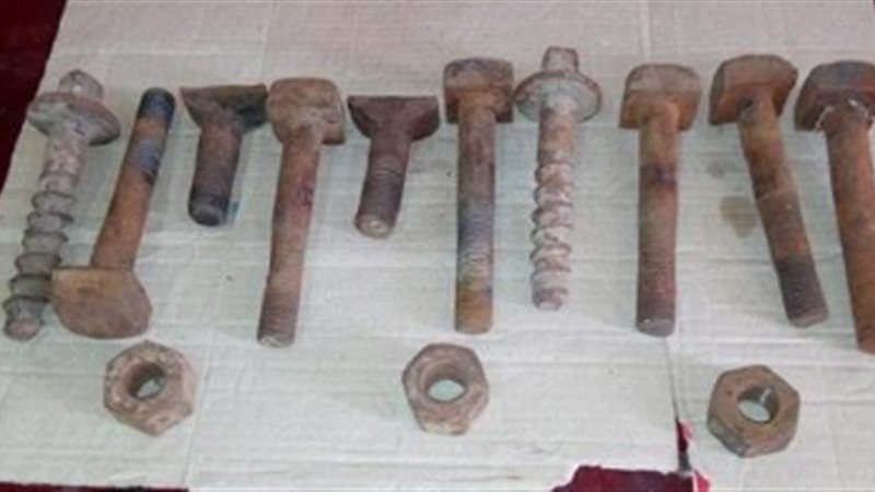 مسامير حديدية 