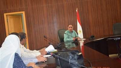 سكرتير عام البحر الأحمر يناقش موقف تقنين أراضي أملاك الدولة