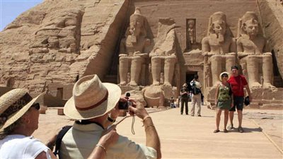 بريطانيا تحذر مواطنيها في مصر من مخالفة.. تعرف عليها