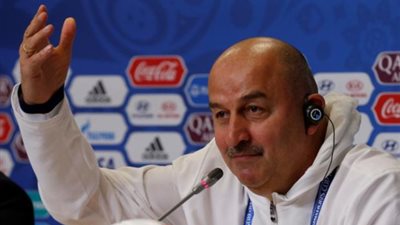رسميا.. الاتحاد الروسي يكافئ مدربه علي كأس العالم