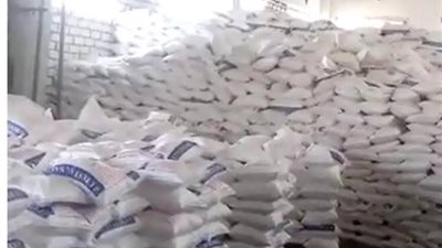 مباحث التموين بالإسكندرية تنجح فى ضبط مصنع لتعبئة ملح طعام مجهولة