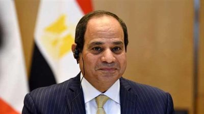 الرئيس السيسي يحيي الشعب المصري في مؤتمر الشباب بجامعة القاهرة