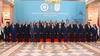 صور.. انطلاق جلسة بناء الإنسان المصري ضمن مؤتمر الشباب السادس بجامعة القاهرة