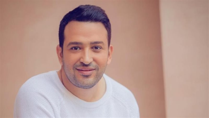 الشاعر الغنائي تامر