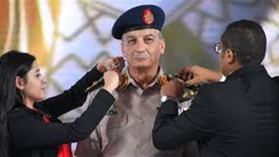 فيديو.. وائل الإبراشي: تقليد الشباب لوزير الدفاع دليل واضح على تلاحم الجيش والشعب