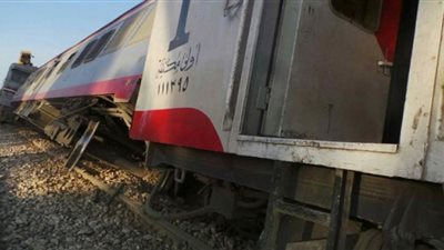 سقوط جرار وبعض عربات قطار مكيف بخط القاهرة أسوان 
