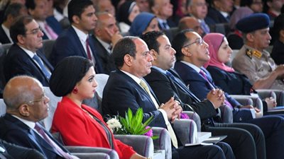 بعد قليل.. السيسي يشارك في جلسة 
