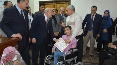 أول تعليق من طالب ذوي الاحتياجات الخاصة على تكريم الرئيس