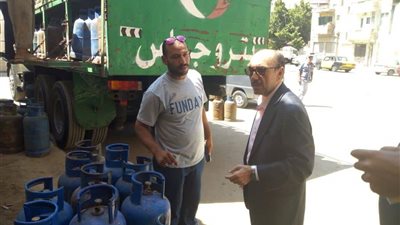 صور.. حملة تموينية مكبرة على مستودعات الغاز بـ حي المنتزه