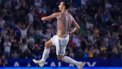 إبراهيموفيتش يسجل هاتريك في الدوري الأمريكي