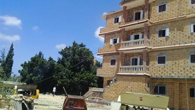 صور.. محافظ الإسكندرية يوجه بإزالة البناء المخالف في مدينة برج العرب