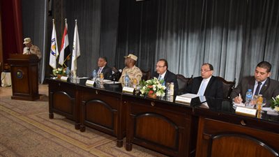 محافظ بني سويف والقائد العسكري يكرمان أسر شهداء وعدد من معلمي محو الأمية