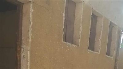 أهالى قرية نعيم يشتكون من مأساة إنسانية لطلاب المدارس الابتدائية