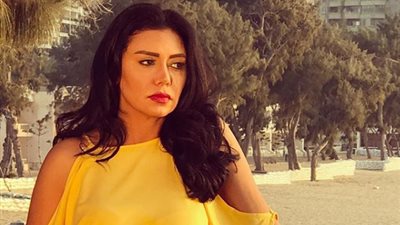 شاهد.. رانيا يوسف تواصل رياضتها في الجيم