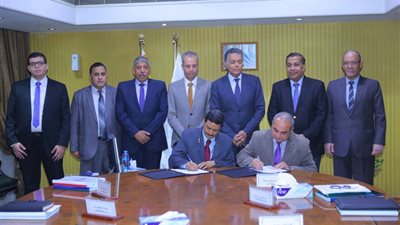 صور.. وزير النقل يوقع بروتوكول تعاون بين المعهد القومي والهيئة العامة للنقل النهري