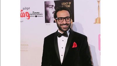 أحمد فهمي ينشر صورة تجمعه مع شقيقه