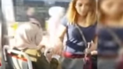 فيديو.. كرسي اتوبيس يتسبب في خناقة بنات