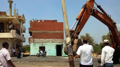 محافظ الشرقية: نقل 14 عامود كهرباء بعيدا عن وسط الطريق بـ فاقوس