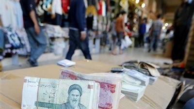 العملة الإيرانية في طريقها إلى الانهيار بسبب أمريكا 