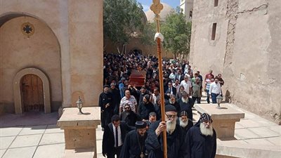قداسة البابا يشارك في طقس دفن نيافة الأنبا إبيفانيوس