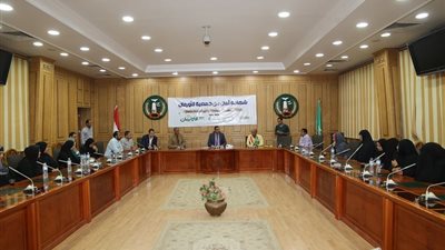 سكرتير عام المنوفية يسلم 25 شهادة أمان للأسر الأكثر احتياجا 