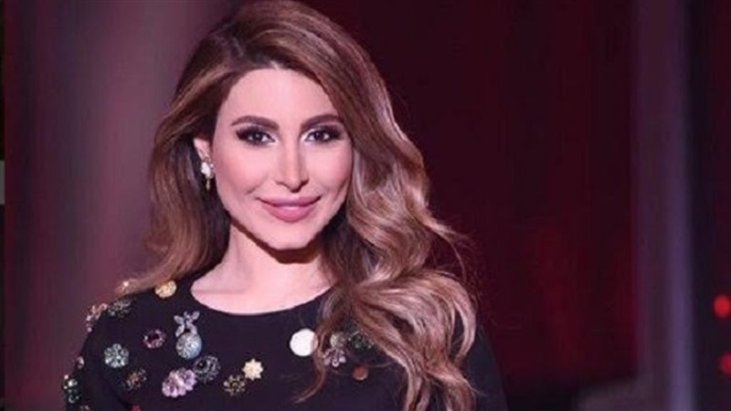 الفنانة يارا 