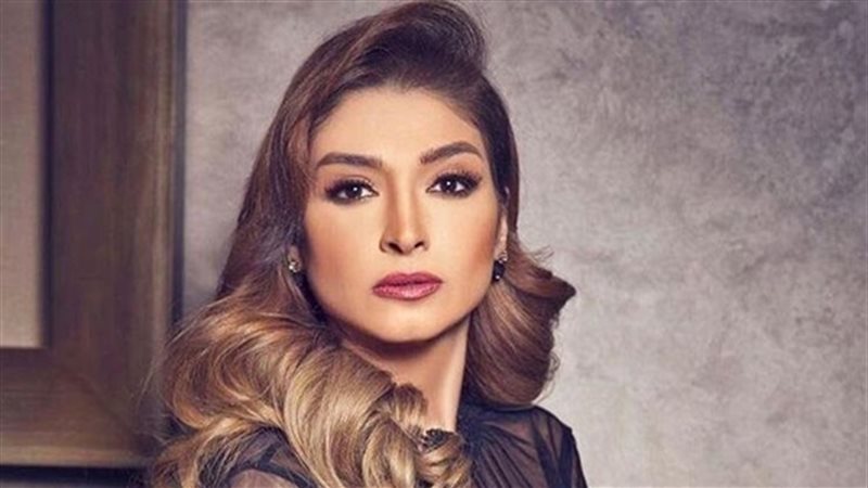 الفنانة روجينا 