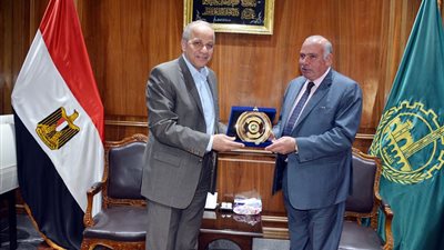 محافظ القليوبية يكرم اللواء ايهاب خيرت مدير أمن القليوبية السابق