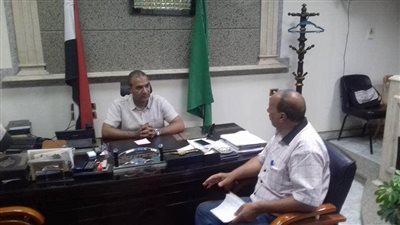 رئيس مركز ابوقرقاص بالمنيا يناقش خطة الانارة بالقرى والأحياء