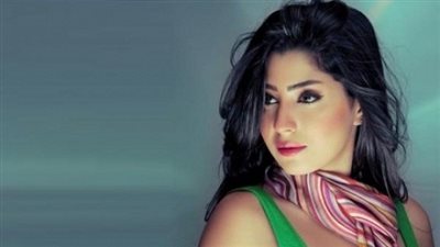 أيتن عامر تسترجع الذكريات في هذه الصورة  