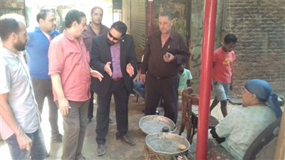 صور.. الدكتور محمود عطية يتفقد منطقة عثمان لمتابعة أعمال تركيب 